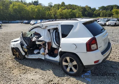 2016 Jeep Compass Latitude z USA, uszkodzony, nr VIN 1C4NJDEB0GD546630